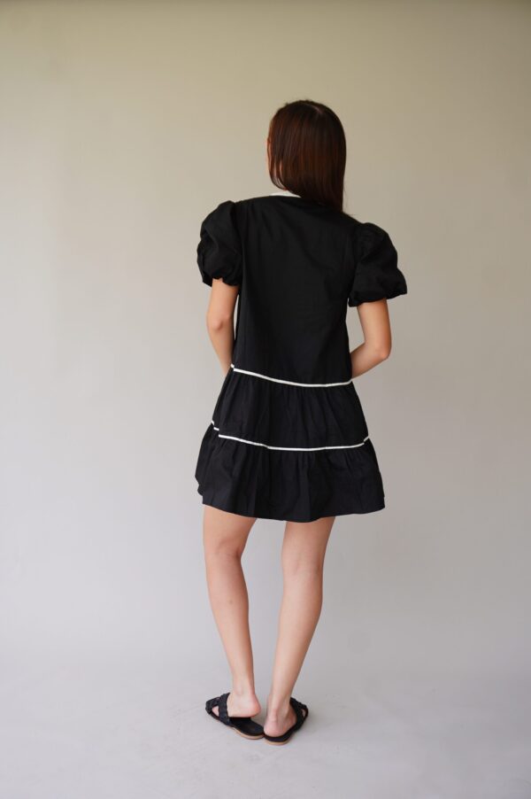 vestido negro moños al frente - Imagen 4