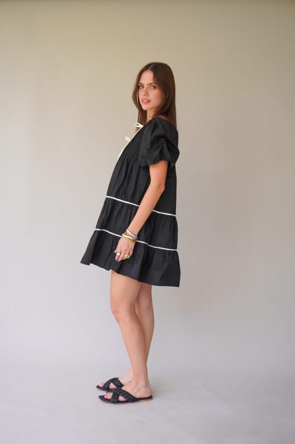 vestido negro moños al frente - Imagen 3