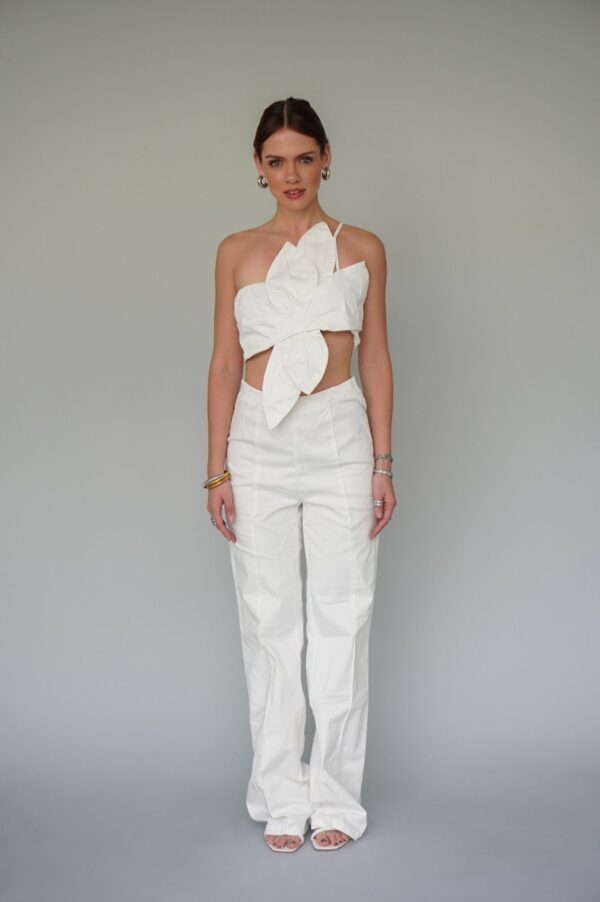 Set blanco con flor